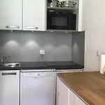 Apartamento Rénové Proche Des Pistes Et Commerces Avec Balcon Sud, Parking Gratuit Et Casier à Skis - Fr-1-181-2468